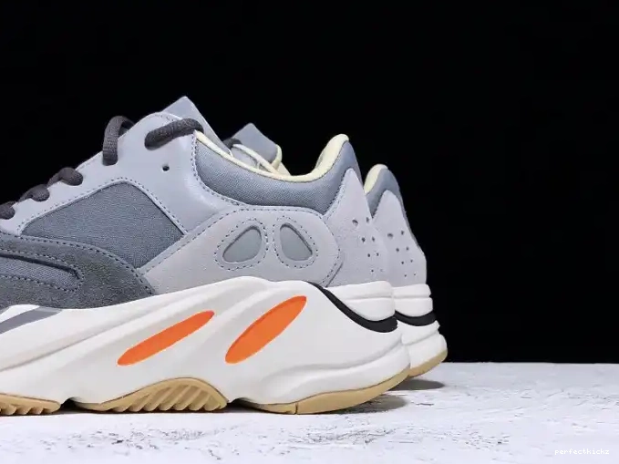 'Magnet' Boost Yeezy 700 FV9922 Adidas v2 0503
